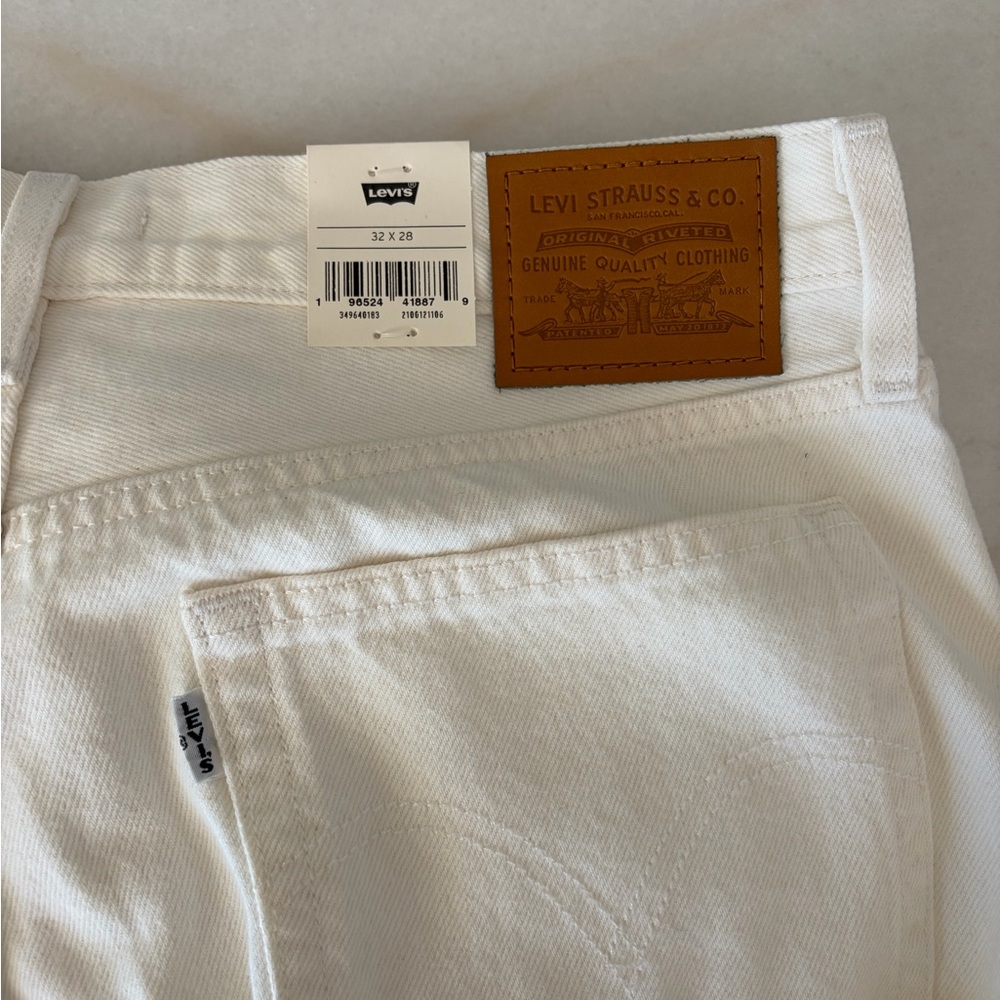 NWT Levi's button fly WEDGIE STRAIGHT ANKLE WOMEN'S JEAN